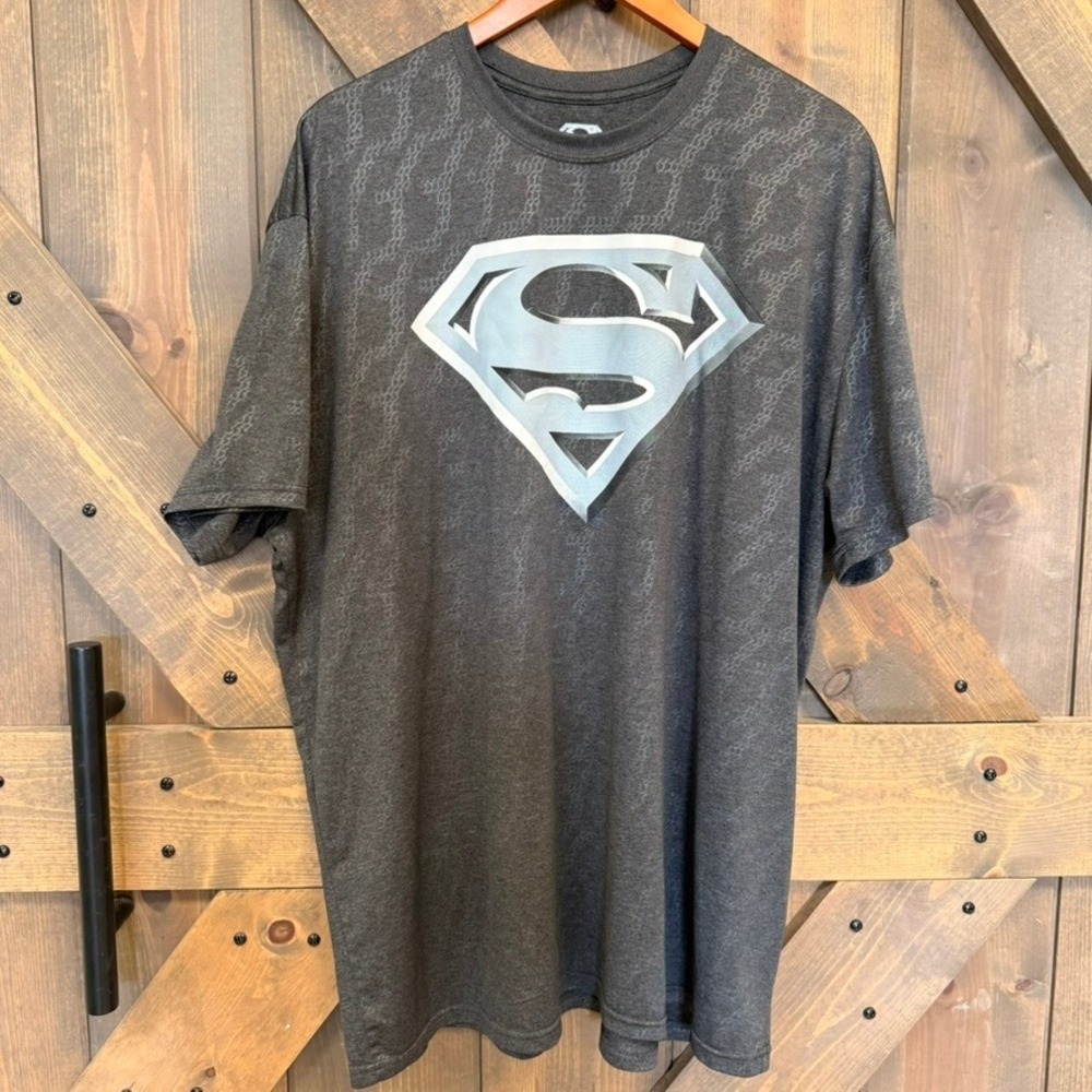 Superman Graphic T-Shirt Mens 2XL Gray Excellent All Over Print Shield Logo